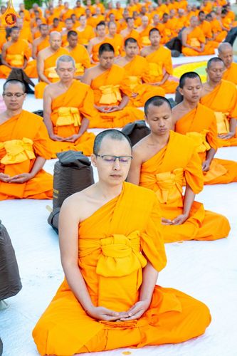 ภาพ No.194175:พระธรรมยาตราปฏิบัติธรรม และถ่ายภาพหมู่ประวัติศาสตร์ ณ วัดสองพี่น้อง ต.ต้นตาล อ.สองพี่น้อง จ.สุพรรณบุรี ในโครงการธรรมยาตรา กตัญญูบูชา มหาปูชนียาจารย์ พระมงคลเทพมุนี(สด จนฺทสโร) พระผู้ปราบมาร อนุสรณ์สถาน 7 แห่ง ปีที่ 13 วันที่ 12 มกราคม พ.ศ. 2568