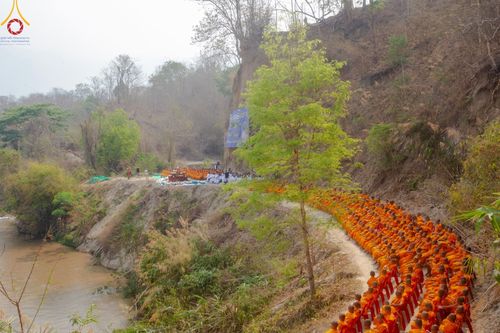 ภาพ No.139340:Photo Story  มหัศจรรย์วัดดงดินแดง Episode 7 พระภิกษุ-สามเณร ในโครงการบรรพชาอุปสมบทหมู่  กว่า 500 รูป ศีลจาริณีและสาธุชนกว่า 500 คน ร่วมพิธีบูชาข้าวพระ วัดดงดินแดง ต.ม่อนจอง อ.อมก๋อย จ.เชียงใหม่ วันอาทิตย์ที่ 7 เมษายน พ.ศ.2567