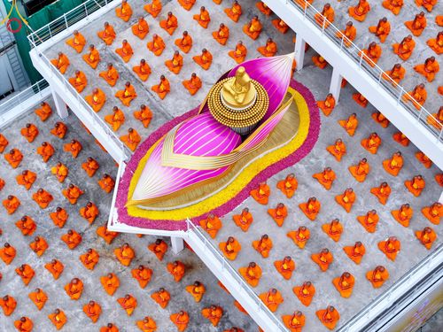 ภาพ No.118986:คณะพุทธบุตรธรรมยาตราร่วมปฏิบัติธรรม และถ่ายภาพหมู่ประวัติศาสตร์ ในโครงการธรรมยาตราฯ ปีที่ 12  วันที่ 25 มกราคม พ.ศ. 2567  ณ อาคารธรรมยาตรา กตัญญูบูชามหาปูชนียาจารย์  ตรงข้ามวัดปากน้ำภาษีเจริญ จ.กรุงเทพมหานคร