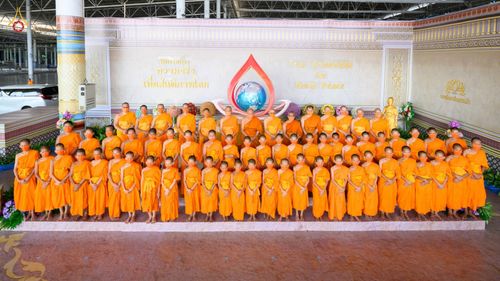 ภาพ No.80437:องค์กรภาคีเครือข่าย "บวร" จังหวัดปทุมธานี ศึกษาดูงานโครงการบรรพชาสามเณรฟื้นฟูพระพุทธศาสนาทั่วไทย ชมนิทรรศการ และสื่อนวัตกรรมพระพุทธศาสนาภาพยนต์ 3 มิติ - จักรวาลนฤมิต เรื่อง "พระสัมมาสัมพุทธเจ้า พระบรมศาสดาเอกของโลก" วันศุกร์ที่ 28 เมษายน พ.ศ.2566