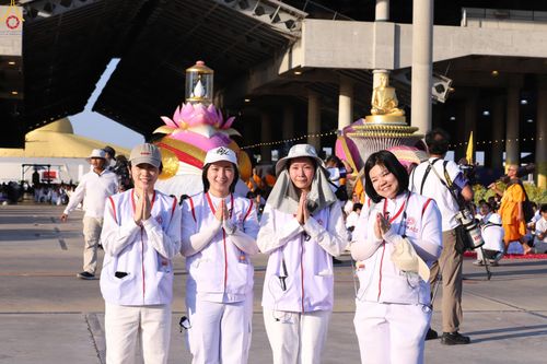 ภาพ No.296053:ภาพเบื้องหลังอาสาสมัครรวมใจ ชุดที่ 1 ในโครงการธรรมยาตรา กตัญญูบูชา มหาปูชนียาจารย์ พระมงคลเทพมุนี(สด จนฺทสโร) พระผู้ปราบมาร อนุสรณ์สถาน 7 แห่ง ปีที่ 14