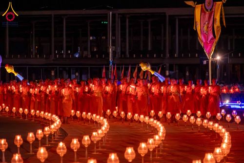 ภาพ No.312310:วันอังคารที่ 3 มีนาคม พ.ศ.2569 พิธีเวียนประทักษิณและจุดมาฆประทีป (ภาพชุดที่ 2) ณ ลานธรรมพระมหาธรรมกายเจดีย์ วัดพระธรรมกาย