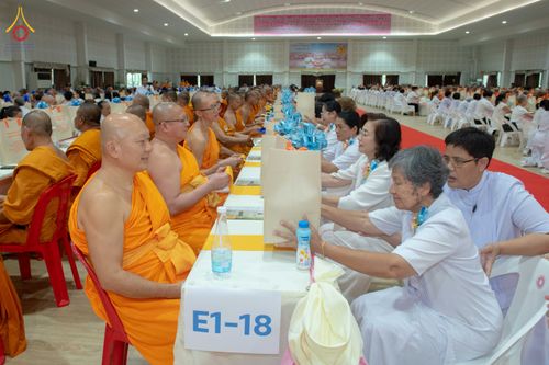 ภาพ No.342712:วันเสาร์ที่ 8 สิงหาคม พ.ศ. 2569  พิธีทักษิณานุปทาน แด่บรรพชนตระกูลผ่องสวัสดิ์และหมู่ญาติที่ล่วงลับไปแล้ว ครั้งที่ 21 ณ พระมหาเจดีย์ทัตตชีโว ศูนย์อบรมเยาวชนกาญจนบุรี