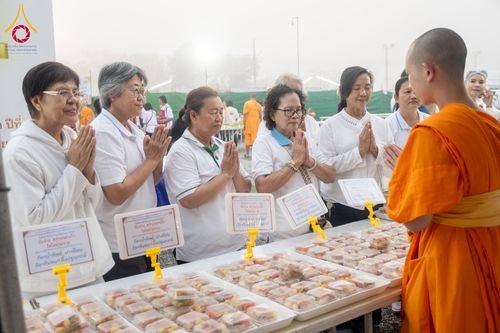 ภาพ No.298528:วันที่ 20 มกราคม พ.ศ. 2569 พิธีถวายภัตตาหารเป็นสังฆทาน แด่พระธรรมยาตรา ณ อนุสรณ์สถานบางปลา วัดบางปลา อำเภอบางเลน จังหวัดนครปฐม ในโครงการธรรมยาตรา กตัญญูบูชา มหาปูชนียาจารย์ พระมงคลเทพมุนี(สด จนฺทสโร) พระผู้ปราบมาร อนุสรณ์สถาน 7 แห่ง ปีที่ 14