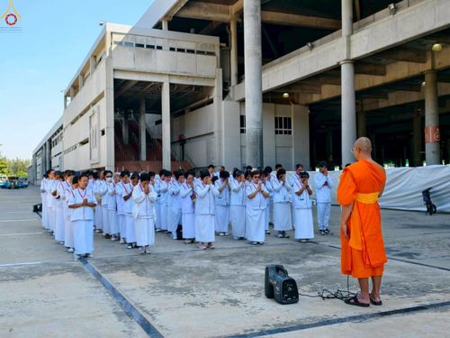 ภาพ No.295962:ภาพเบื้องหลังอาสาสมัครรวมใจ ชุดที่ 1 ในโครงการธรรมยาตรา กตัญญูบูชา มหาปูชนียาจารย์ พระมงคลเทพมุนี(สด จนฺทสโร) พระผู้ปราบมาร อนุสรณ์สถาน 7 แห่ง ปีที่ 14