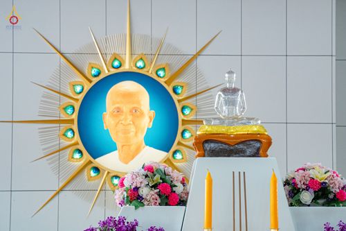 ภาพ No.90527:พิธีบุพเปตพลี  ครั้งที่ 141 ร่วมอุทิศบุญแด่หมู่ญาติที่ล่วงลับไปแล้ว และสืบทอดอายุพระพุทธศาสนา วันพฤหัสบดีที่ 14 ตุลาคม พ.ศ.2566 วันพระแรม 15 ค่ำ เดือน 10 ณ หอฉันคุณยายอาจารย์ฯ วัดพระธรรมกาย