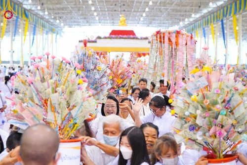 ภาพ No.92388:พิธีทอดกฐินธรรมชัยเพื่อสร้างอาคาร 115 ปี คุณยายอาจารย์มหารัตนอุบาสิกาจันทร์ ขนนกยูง อาทิตย์ต้นเดือนที่ 5 พฤศจิกายน พ.ศ. 2566 ณ วัดพระธรรมกาย จ.ปทุมธานี