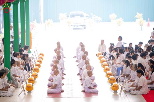 ภาพ No.298169:วันเสาร์ที่ 17 มกราคม พ.ศ. 2569 พิธีบรรพชาอุปสมบท โครงการอุปสมบทหมู่ บูชาธรรมครบ 117 ปี คุณยายอาจารย์มหารัตนอุบาสิกาจันทร์ ขนนกยูง  ณ อุโบสถพระไตรปิฎก วัดพระธรรมกาย