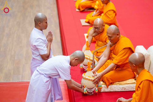 ภาพ No.319501:วันเสาร์ที่ 4 เมษายน พ.ศ.2569 พิธีขอขมา มอบผ้าไตร และถวายบาตรแด่นาคธรรมทายาท ในโครงการบรรพชาสามเณรฟื้นฟูพระพุทธศาสนาทั่วไทย โครงการหน่อแก้วเปรียญธรรม รุ่นที่ 14 โครงการสามเณรยุวธรรมทายาท รุ่นที่ 34 โครงการสามเณรมัชฌิมธรรมทายาท รุ่นที่ 30 ณ สภาธรรมกายสากล