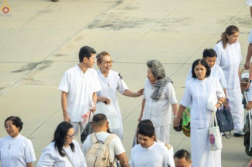 ภาพ No.279952:วันที่ 1 มกราคม พ.ศ.2569 พิธีตักบาตรในวันขึ้นปีใหม่ ณ ลานธรรม วัดพระธรรมกาย