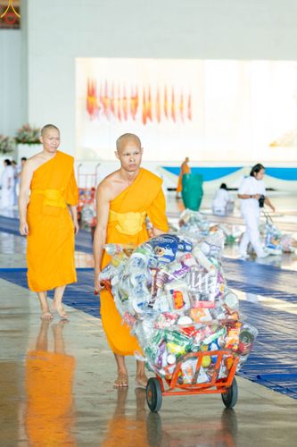 ภาพ No.345460:วันพฤหัสบดีที่ 27 สิงหาคม พ.ศ.2569 พิธีตักบาตรในวันธรรมชัย ณ สภาธรรมกายสากล วัดพระธรรมกาย ปทุมธานี