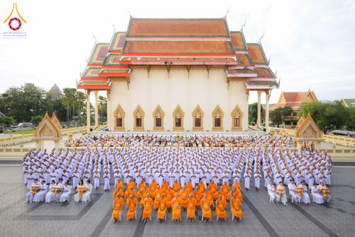 ภาพ No.278527:วันอาทิตย์ที่ 14 ธันวาคม พ.ศ.2568  พิธีเวียนประทักษิณ พิธีวันทาสีมาพระประธาน โครงการบวชบูชาธรรมมหาปูชนียาจารย์ ของศูนย์ปฏิบัติธรรมบุรีรัมย์ ณ วัดกลาง พระอารามหลวง จังหวัดบุรีรัมย์