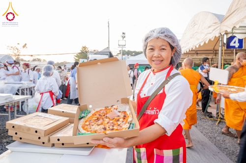 ภาพ No.295802:วันที่ 17 มกราคม พ.ศ. 2569 พิธีถวายภัตตาหารเป็นสังฆทาน แด่พระธรรมยาตรา ณ วัดโบสถ์บน ต.บางคูเวียง จ.นนทบุรี อนุสรณ์สถานลำดับที่ 4 สถานที่เกิดด้วยกายธรรม ในโครงการธรรมยาตรา กตัญญูบูชา มหาปูชนียาจารย์ พระมงคลเทพมุนี(สด จนฺทสโร) พระผู้ปราบมาร อนุสรณ์สถาน 7 แ