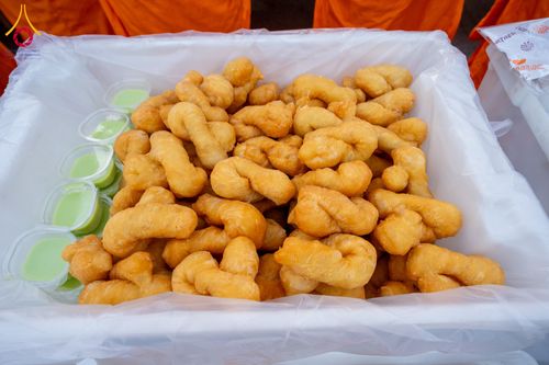 ภาพ No.293563:วันที่ 13 มกราคม พ.ศ. 2569 พิธีถวายภัตตาหารเป็นสังฆทาน แด่พระธรรมยาตรา ณ อนุสรณ์สถานมหาวิหารพระมงคลเทพมุนี (โลตัสแลนด์) อ.สองพี่น้อง จ.สุพรรณบุรี ในโครงการธรรมยาตรา กตัญญูบูชา มหาปูชนียาจารย์ พระมงคลเทพมุนี(สด จนฺทสโร) พระผู้ปราบมาร อนุสรณ์สถาน 7 แห่ง ปี