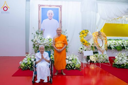 ภาพ No.314506:วันศุกร์ที่ 20 มีนาคม พ.ศ. 2569 พิธีบำเพ็ญกุศล คุณพ่อณรงค์ จินตมากุล โยมบิดา พระครูปลัดรัตนวีรวัฒน์ (รังสฤษดิ์ อิทฺธิจินตโก) ที่ปรึกษาเจ้าคณะจังหวัดปทุมธานี เจ้าอาวาสวัดพระธรรมกาย  ณ ห้องปลูกศรัทธา 2 วัดพระธรรมกาย ปทุมธานี