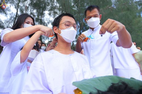 ภาพ No.82560:พิธีตัดปอยผมและปลงผมนาคธรรมทายาท ในโครงการอุปสมบทหมู่ธรรมทายาทพุทธศาสตร์สากล รุ่นที่ 7 (ภาคฤดูฝน) วันอาทิตย์ที่ 11 มิถุนายน พ.ศ. 2566 ณ  วัดพระธรรมกาย
