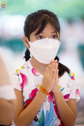 ภาพ No.80296:พิธีตักบาตรฉลองพระใหม่ ในโครงการบรรพชาอุปสมบทหมู่วันคุ้มครองโลก ณ สภาธรรมกายสากล วัดพระธรรมกาย วันอาทิตย์ที่ 16 เมษายน พ.ศ.2566