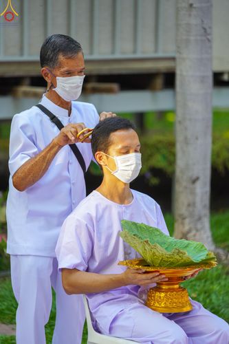 ภาพ No.78635:พิธีตัดปอยผมและปลงผมนาคธรรมทายาท  โครงการบรรพชาและอุปสมบทหมู่ วันคุ้มครองโลก วันที่ 26 มีนาคม พ.ศ.2566 ณ หมู่บ้านบรรลุธรรม วัดพระธรรมกาย