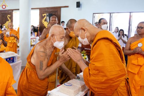 ภาพ No.83167:พิธีถวายสังฆทาน 323 วัด 4 จังหวัดชายแดนภาคใต้ ปีที่ 19 ครั้งที่ 163 พิธีมอบกองทุนหนุนแรงใจช่วยครูใต้ ปีที่ 16 ครั้งที่ 128  และพิธีทำบุญอุทิศส่วนกุศลให้ผู้วายชนม์ ในวันเสาร์ที่ 8 กรกฎาคม พ.ศ. 2566 ณ หอประชุม อาคารพระสุทธิสมณวัตรานุสรณ์   วัดมุจลินทวาปีวิ