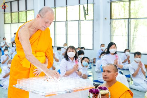 ภาพ No.78148:พิธีเจริญพระพุทธมนต์ สมโภชดวงแก้ว  " ดวงตะวันแห่งเกาหลี "  ดวงแก้ว "บริกรรมนิมิต" เพื่อการเข้าถึงธรรม  วันเสาร์ที่ 18 มีนาคม พ.ศ.2566  ณ อาคารปลูกศรัทธา วัดพระธรรมกาย