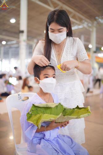 ภาพ No.78726:พิธีปลงผมนาคธรรมทายาท โครงการอบรมยุวธรรมทายาท มัชฌิมธรรมทายาท และธรรมทายาทรุ่นอุดมศึกษา ณ สภาธรรมกายสากล วัดพระธรรมกาย วันเสาร์ที่ 1 เมษายน พ.ศ. 2566