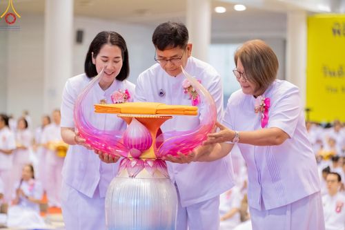 ภาพ No.154617:พิธีทอดผ้าป่าสมทบกฐินวัดพระธรรมกาย และสมทบกฐิน 30,000 วัดทั่วไทย ครั้งที่ 2 ณ สภาธรรมกายสากล วัดพระธรรมกาย วันอังคารที่ 17 กันยายน พ.ศ. 2567