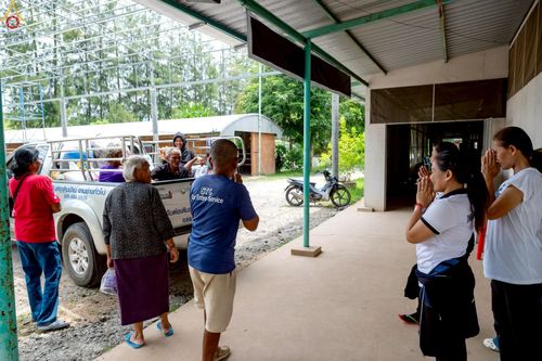 ภาพ No.235516:วันที่ 30-31 กรกฎาคม พ.ศ. 2568 วัดพระธรรมกาย มูลนิธิธรรมกาย ร่วมกับศูนย์ส่งเสริมศีลธรรมจังหวัดสุรินทร์ เปิดศูนย์พักพิงชั่วคราวเพื่อช่วยเหลือประชาชน ผู้อพยพจากเหตุปะทะกันตามแนวชายแดน ไทย-กัมพูชา ตั้งแต่วันที่ 24 กรกฎาคม พ.ศ.2568 เป็นต้นไป