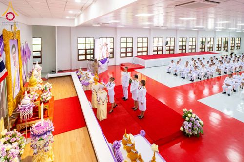 ภาพ No.227201:วันอังคารที่ 3 มิถุนายน พ.ศ. 2568 นายอำเภอคลองหลวง นำพสกนิกรรวมใจภักดิ์ สมเด็จพระนางเจ้าฯ พระบรมราชินี เนื่องในโอกาสวันเฉลิมพระชนมพรรษา ณ อาคารปลูกศรัทธา 2 วัดพระธรรมกาย อ.คลองหลวง จ.ปทุมธานี