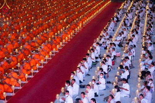 ภาพ No.109692:พิธีจุดประทีปถวายเป็นพุทธบูชา และบูชาธรรมมหาปูชนียาจารย์ วันที่ 10 มกราคม พ.ศ. 2567 ณ อนุสรณ์สถานคลองบางนางแท่น อ.สามพราน จ.นครปฐม