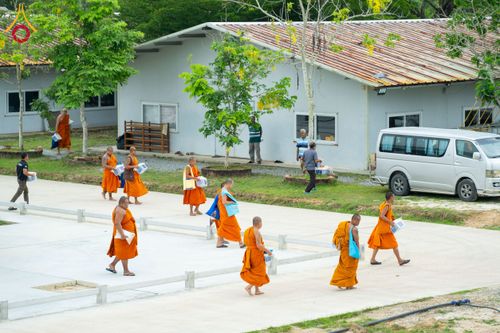 ภาพ No.212548:วันเสาร์ที่ 22 มีนาคม พ.ศ. 2568 พิธีถวายสังฆทานแด่คณะสงฆ์ 323 วัด ปีที่ 21 ครั้งที่ 175 พิธีมอบกองทุนหนุนแรงใจช่วยครูใต้ ปีที่ 18 ครั้งที่ 139 และพิธีทำบุญอุทิศส่วนกุศลให้ผู้วายชนม์ ณ ศูนย์ปฏิบัติธรรมภาคใต้ อำเภอบางกล่ำ จังหวัดสงขลา