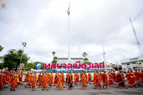 ภาพ No.239293:วันอาทิตย์ที่ 17 สิงหาคม พ.ศ. 2568 พิธีอัญเชิญรูปเหมือนพระมงคลเทพมุนี (สด จันทสโร) ณ ศาลากลางจังหวัดเลย ถึงลานพญานาค สวนสาธารณะกุดป่อง อ.เมือง จ.เลย