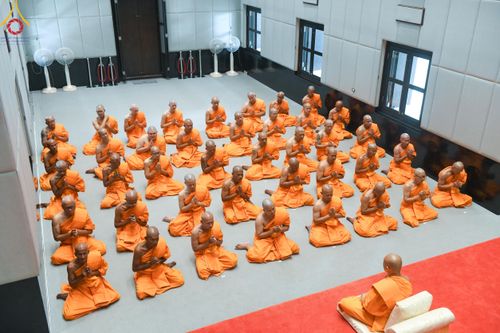 ภาพ No.199788:โครงการอุปสมบทหมู่บูชาธรรม 116 ปี คุณยายอาจารย์มหารัตนอุบาสิกาจันทร์ ขนนกยูง โครงการอุปสมบทหมู่ธรรมทายาท ระดับอุดมศึกษา รุ่นที่ 51 ภาคฤดูหนาว  ณ โบสถ์พระไตรปิฏก วัดพระธรรมกาย จ.ปทุมธานี  วันที่ 11 มกราคม พ.ศ. 2568 โดยมีพระครูปลัดรัตนวีรวัฒน์ เจ้าอาวาสวัด