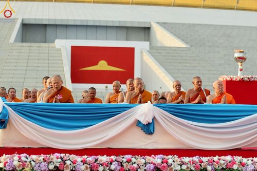ภาพ No.221678:วันอังคารที่ 22 เมษายน พ.ศ. 2568 ภาพพิธีถวายมหาสังฆทานคณะสงฆ์ 40,000 กว่าวัดทั่วประเทศ เนื่องในวันคุ้มครองโลก ชุดที่ 2 (ปลื้มให้สมการรอคอย) ณ ลานธรรมพระมหาธรรมกายเจดีย์ วัดพระธรรมกาย