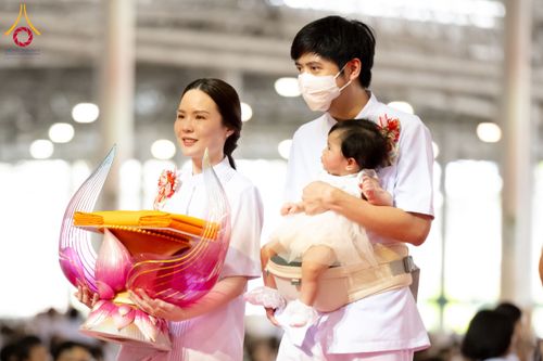 ภาพ No.134421:พิธีทอดผ้าป่าสมทบ มหาสังฆทาน 10,000 วัด ทั่วไทย วันอาทิตย์ต้นเดือนที่ 7 เมษายน พ.ศ.2567 ณ ห้องแก้วสารพัดนึก 1 สภาธรรมกายสากล  วัดพระธรรมกาย จ.ปทุมธานี