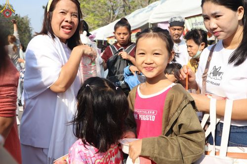 ภาพ No.193983:วัดพระธรรมกาย จัดงานวันเด็กแห่งชาติ ประจำปี พ.ศ.2568 ออกร้านอาหาร 200 ร้าน มอบของขวัญหลายหมื่นชิ้น วันที่ 12 มกราคม พ.ศ. 2568 วัดพระธรรมกาย อ.คลองหลวง จ.ปทุมธานี