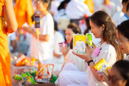 ภาพ No.193075:พิธีตักบาตรพระธรรมยาตรา ณ อนุสรณ์สถานคลองบางนางแท่น อ.สามพราน จ.นครปฐม ในโครงการธรรมยาตรา กตัญญูบูชา มหาปูชนียาจารย์ พระมงคลเทพมุนี(สด จนฺทสโร) พระผู้ปราบมาร อนุสรณ์สถาน 7 แห่ง ปีที่ 13 วันที่ 11 มกราคม พ.ศ.2568