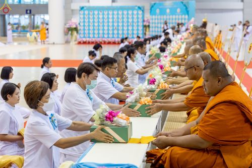 ภาพ No.233886:วันเสาร์ที่ 19 กรกฎาคม พ.ศ.2568 วันมหารำลึก ครั้งที่ 35 พิธีรำลึกถึงนักสร้างบารมี , พิธีสวดพระพุทธมนต์ , พิธีทอดผ้าบังสกุลและถวายไทยธรรม วัดพระธรรมกาย