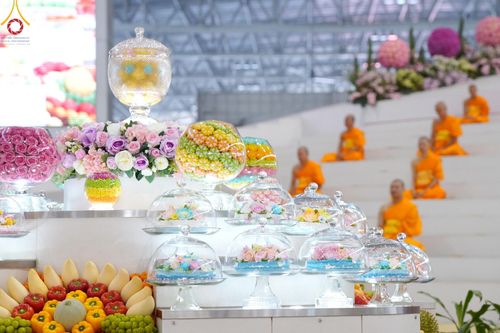 ภาพ No.205973:พิธีตักบาตร และ พิธีบูชาข้าวพระ ในวันอาทิตย์ต้นเดือน 2 กุมภาพันธ์ พ.ศ. 2568 ณ สภาธรรมกายสากล วัดพระธรรมกาย