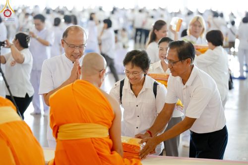 ภาพ No.131708:พิธีร่วมบุญบรรพชาสามเณร 5,000 รูป ณ บ้านแก้วเรือนทองคุณยาย สภาธรรมกายสากล วัดพระธรรมกาย วันเสาร์ที่ 23 มีนาคม พ.ศ. 2567