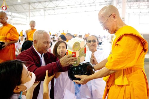 ภาพ No.207351:พิธีตักบาตร และปฏิบัติธรรมช่วงสาย ในวันมาฆบูชา วันพุธที่ 12 กุมภาพันธ์ พ.ศ. 2568 ณ วัดพระธรรมกาย จังหวัดปทุมธานี