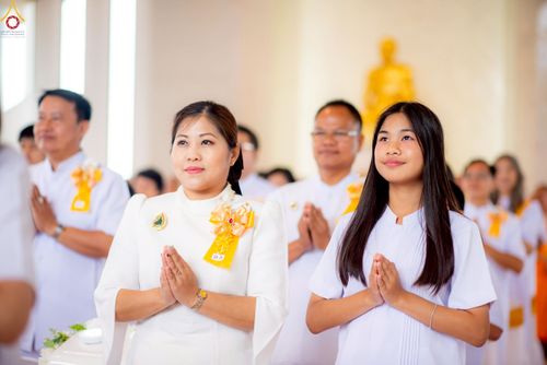 ภาพ No.239511:วันอาทิตย์ที่ 17 สิงหาคม พ.ศ. 2568 พิธีกดปุ่มอัญเชิญรูปเหมือน พระมงคลเทพมุนี (สด จันทสโร)  ณ มหาวิหารแก้วพระมงคลเทพมุนี  ศูนย์ปฏิบัติธรรมแก้วเมืองเลย