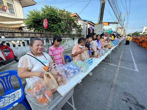 ภาพ No.133561:พิธีขอขมารับผ้าไตร, พิธีบรรพชาสามเณร, สามเณรออกบิณฑบาต ในโครงการบรรพชาสามเณร ฟื้นฟูพระพุทธศาสนาทั่วไทย  ณ ศูนย์ปฏิบัติธรรม และอบรมเยาวชนเมืองยะลา วันที่ 3 เมษายน พ.ศ. 2567