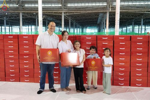 ภาพ No.212143:วันจันทร์ที่ 17 มีนาคม พ.ศ. 2568 บุญบรรจุกล่องไทยธรรม เพื่อถวายแด่พระสังฆาธิการ 40,000 กว่าวัดทั่วไทย ในวันคุ้มครองโลก 22 เมษายน พ.ศ. 2568 ณ บ้านแก้วเรือนทองคุณยายฯ วัดพระธรรมกาย