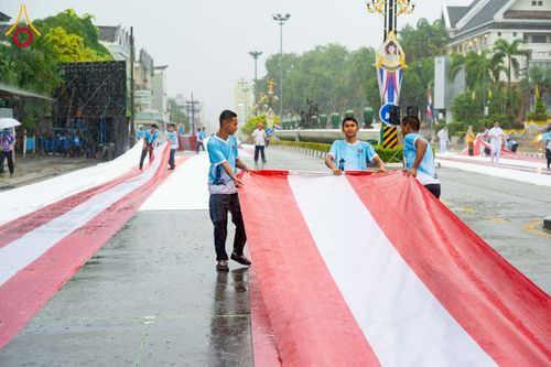 ภาพ No.226196:วันอาทิตย์ที่ 25 พฤษภาคม พ.ศ. 2568 พิธีตักบาตรพระ 1,000 รูปเมืองตรัง ครบรอบ 110 ปี เมืองทับเที่ยง ถวายเป็นพุทธบูชา ถวายเป็นพระราชกุศลแด่รัชกาลที่ 10 และอุทิศส่วนกุศลแด่อดีตเจ้าเมืองตรัง และบรรพบุรุษ ณ บริเวณหน้าศาลากลางจังหวัดตรัง ถนนพระราม 6