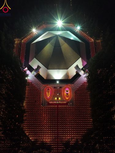 ภาพ No.107235:พิธีจุดประทีปถวายเป็นพุทธบูชา และบูชาธรรมมหาปูชนียาจารย์ ในโครงการธรรมยาตรากตัญญูบูชา มหาปูชนียาจารย์ พระมงคลเทพมุนี(สด จนฺทสโร) พระผู้ปราบมาร  อนุสรณ์สถาน 7 แห่ง ปีที่ 12  วันที่ 6 มกราคม พ.ศ. 2567 ณ อนุสรณ์สถานมหาวิหารพระมงคลเทพมุนี อ.สองพี่น้อง จ.สุพร