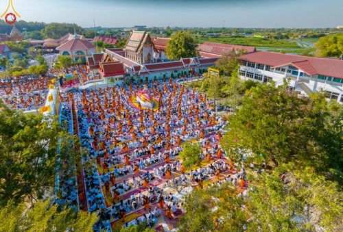 ภาพ No.193376:พิธีต้อนรับพระธรรมยาตรา ณ อนุสรณ์สถาน สถานที่เกิดในเพศสมณะ วัดสองพี่น้อง อำเภอสองพี่น้อง จังหวัดสุพรรณบุรี ในโครงการธรรมยาตรา กตัญญูบูชา มหาปูชนียาจารย์ พระมงคลเทพมุนี(สด จนฺทสโร) พระผู้ปราบมาร อนุสรณ์สถาน 7 แห่ง ปีที่ 13 วันที่ 11 มกราคม พ.ศ. 2568