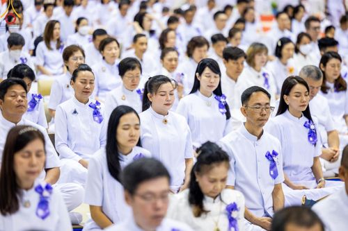 ภาพ No.167610:พิธีตักบาตรและพิธีบูชาข้าวพระ ในวันอาทิตย์ที่ 3 พฤศจิกายน พ.ศ. 2567 ณ วัดพระธรรมกาย