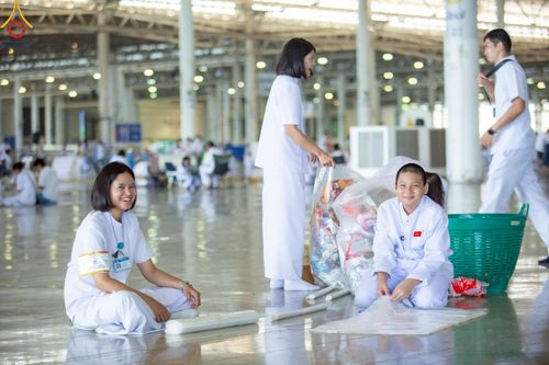 ภาพ No.222088:วันที่ 4 พฤษภาคม พ.ศ. 2568 พิธีตักบาตร เนื่องในวันอาทิตย์ต้นเดือน ณ บ้านแก้วเรือนทองคุณยายฯ วัดพระธรรมกาย