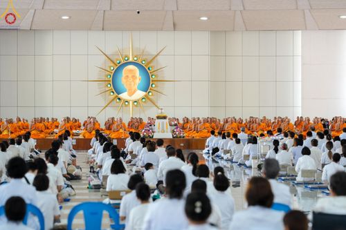 ภาพ No.143299:พิธีถวายภัตตาหารเพื่อเป็นกำลังแห่งการเข้าถึงธรรม ของพระภิกษุสามเณร วัดพระธรรมกาย วันเสาร์ที่ 6 กรกฏาคม พ.ศ. 2567 ณ หอฉันคุณยายอาจารย์ วัดพระธรรมกาย จ.ปทุมธานี