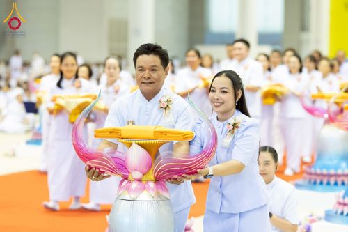 ภาพ No.215507:วันอาทิตย์ต้นเดือนที่ 6 เมษายน พ.ศ. 2568 ขบวนอัญเชิญผ้าป่าสมทบ มหาสังฆทาน 40,000 กว่าวัดทั่วประเทศ ณ สภาธรรมกายสากล วัดพระธรรมกาย